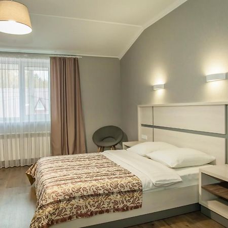 SN Hotel Starokostyantyniv Buitenkant foto