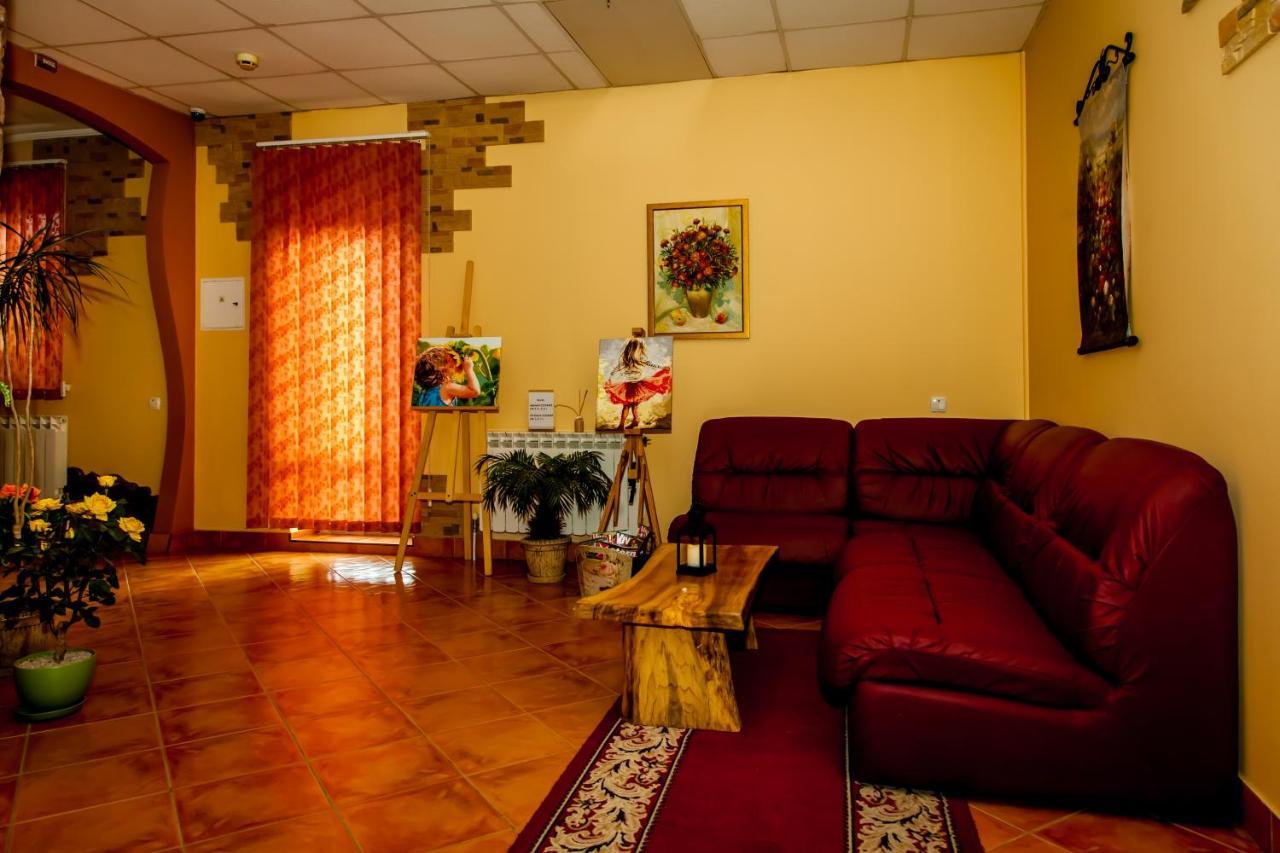 SN Hotel Starokostyantyniv Buitenkant foto