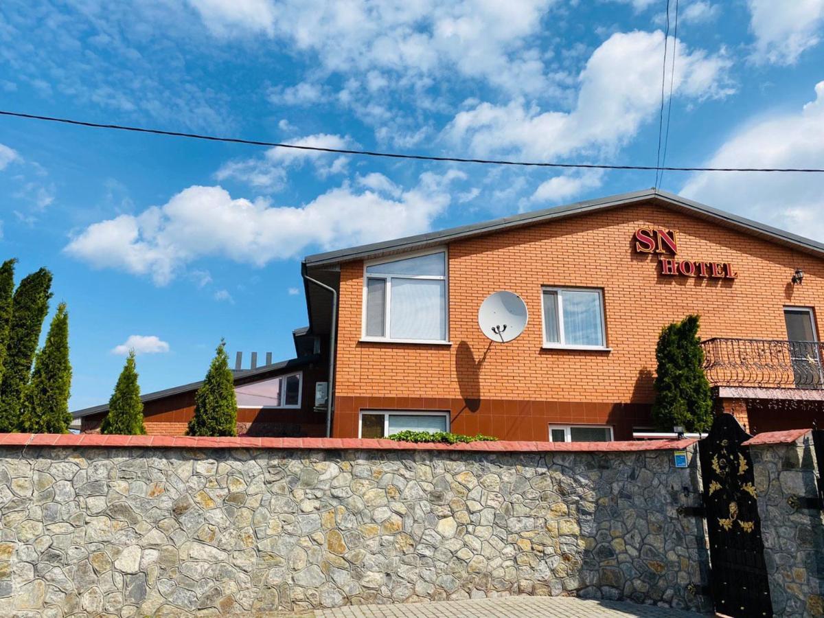 SN Hotel Starokostyantyniv Buitenkant foto