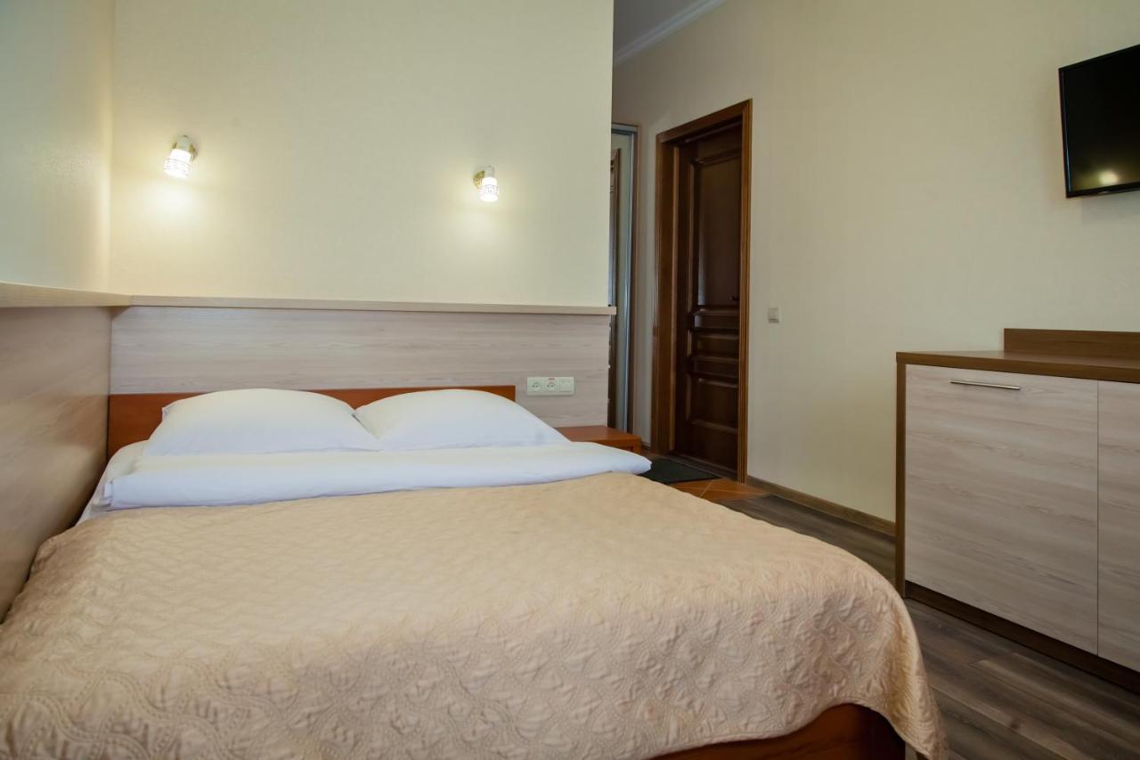 SN Hotel Starokostyantyniv Buitenkant foto