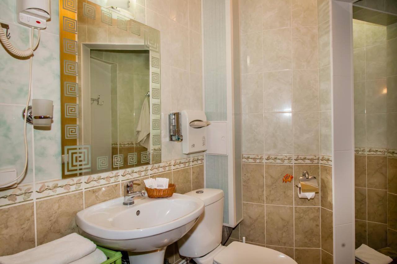 SN Hotel Starokostyantyniv Buitenkant foto