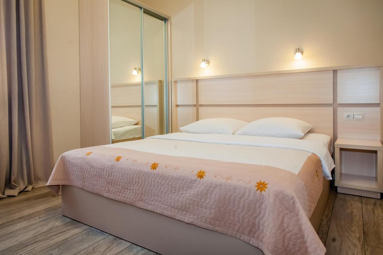 SN Hotel Starokostyantyniv Buitenkant foto
