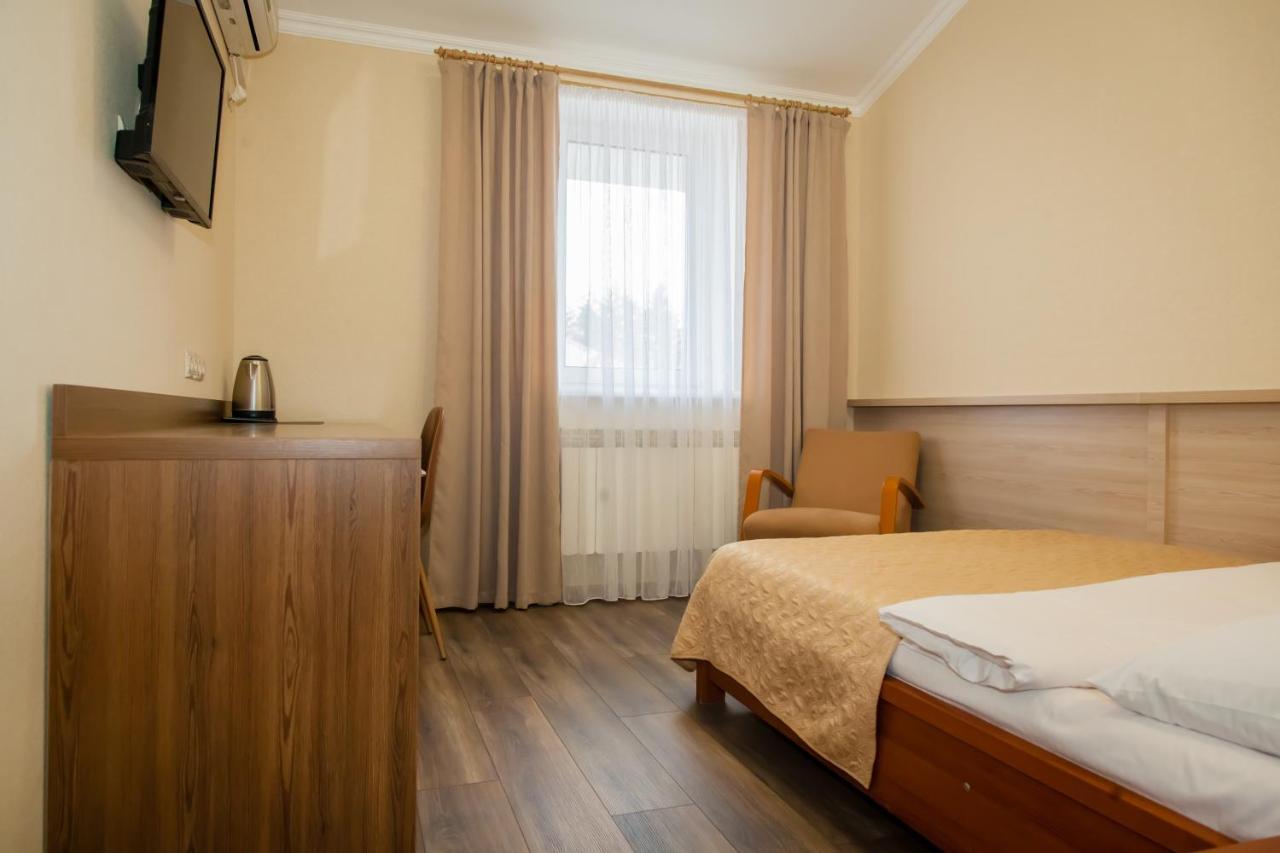 SN Hotel Starokostyantyniv Buitenkant foto