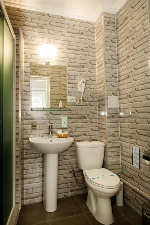 SN Hotel Starokostyantyniv Buitenkant foto