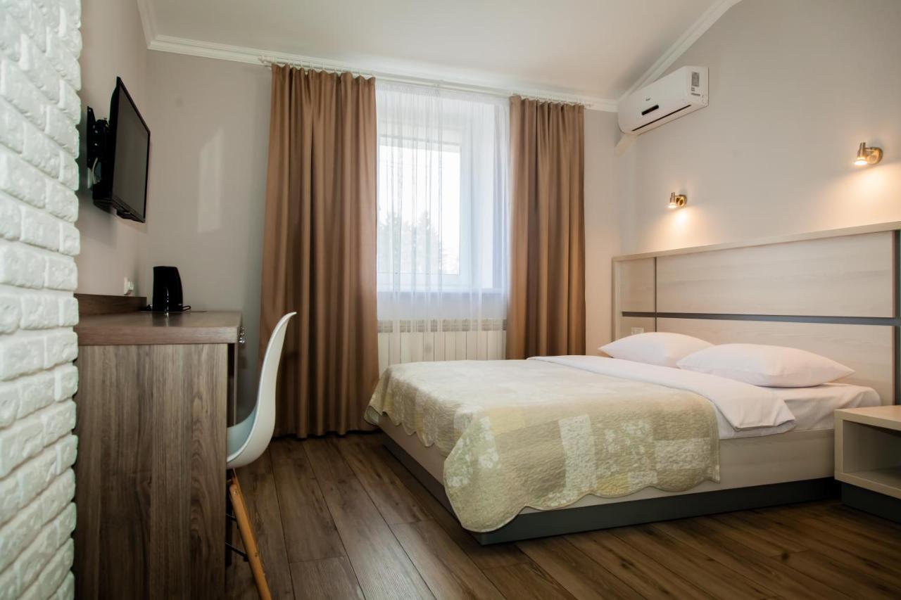 SN Hotel Starokostyantyniv Buitenkant foto