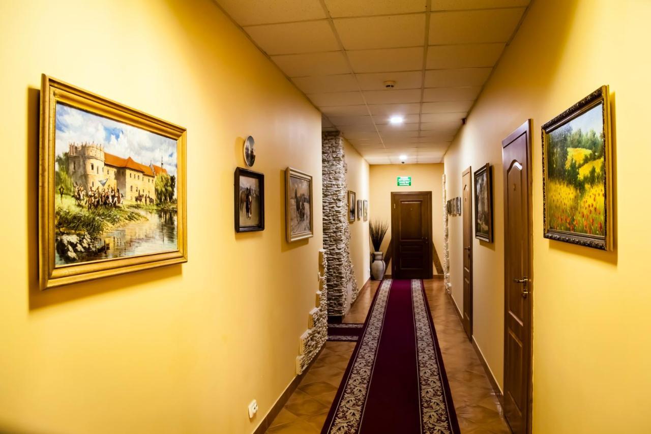 SN Hotel Starokostyantyniv Buitenkant foto