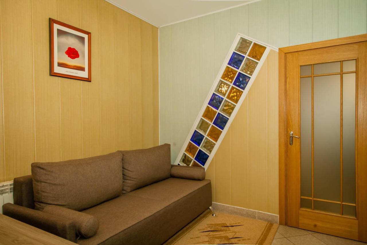 SN Hotel Starokostyantyniv Buitenkant foto