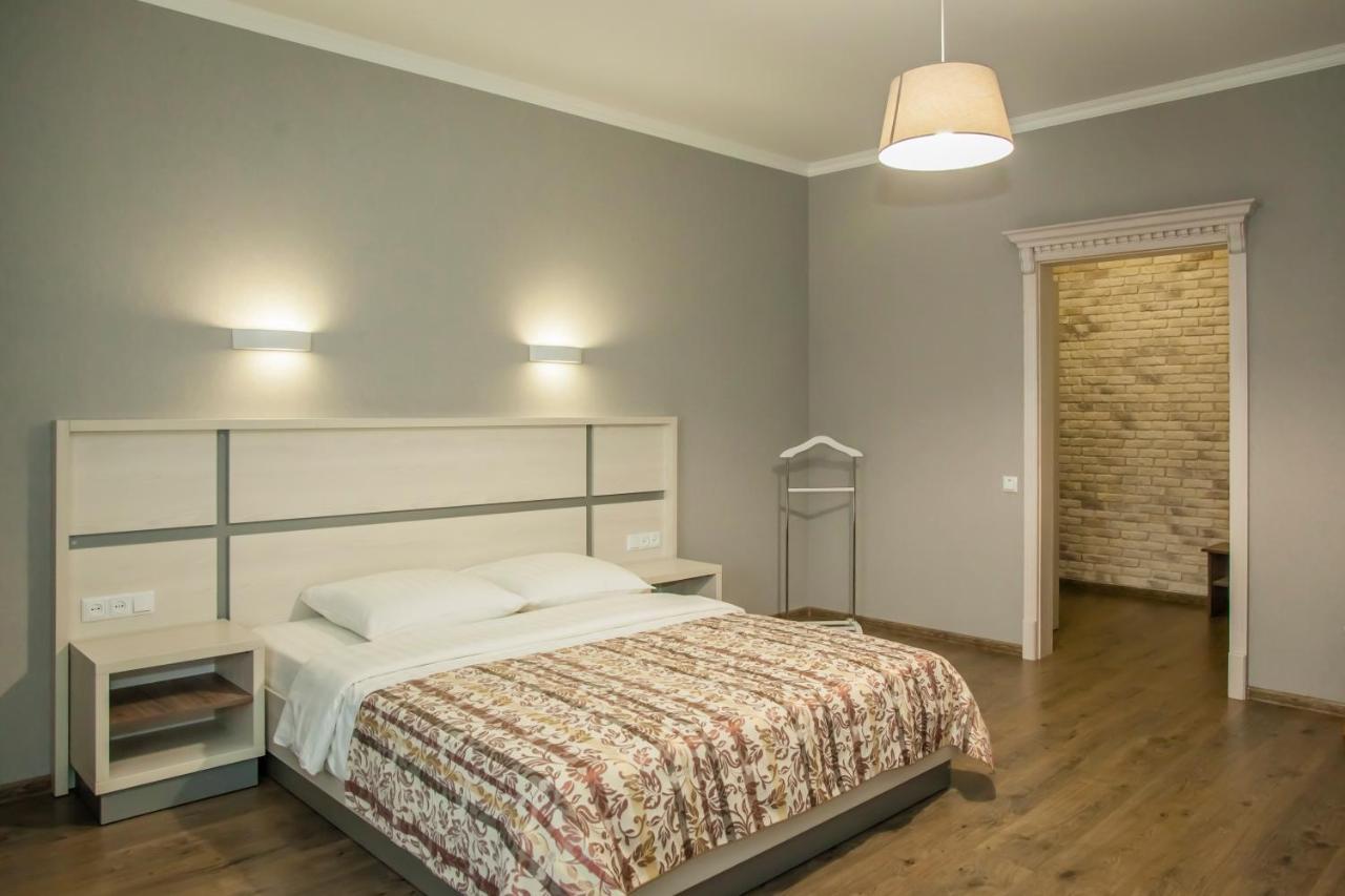 SN Hotel Starokostyantyniv Buitenkant foto