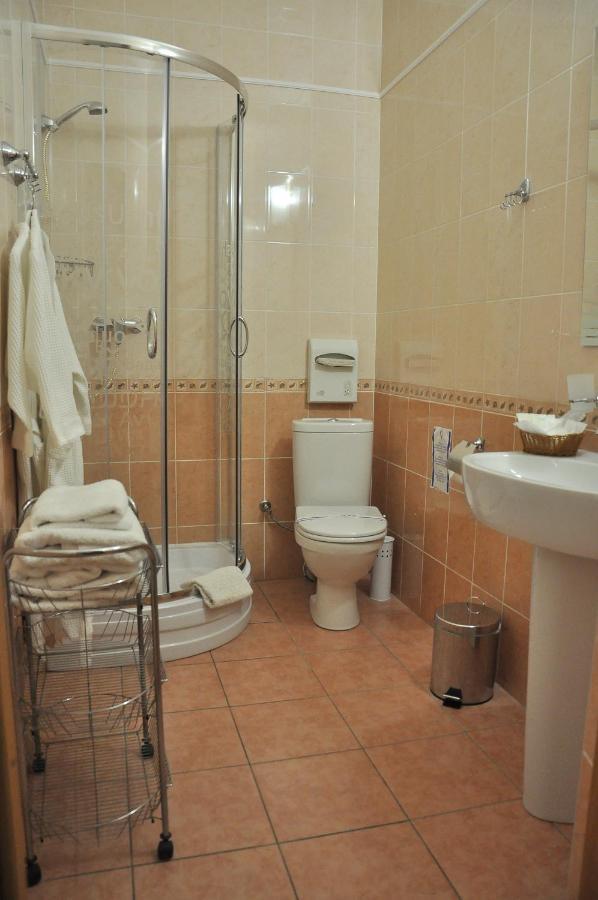 SN Hotel Starokostyantyniv Buitenkant foto