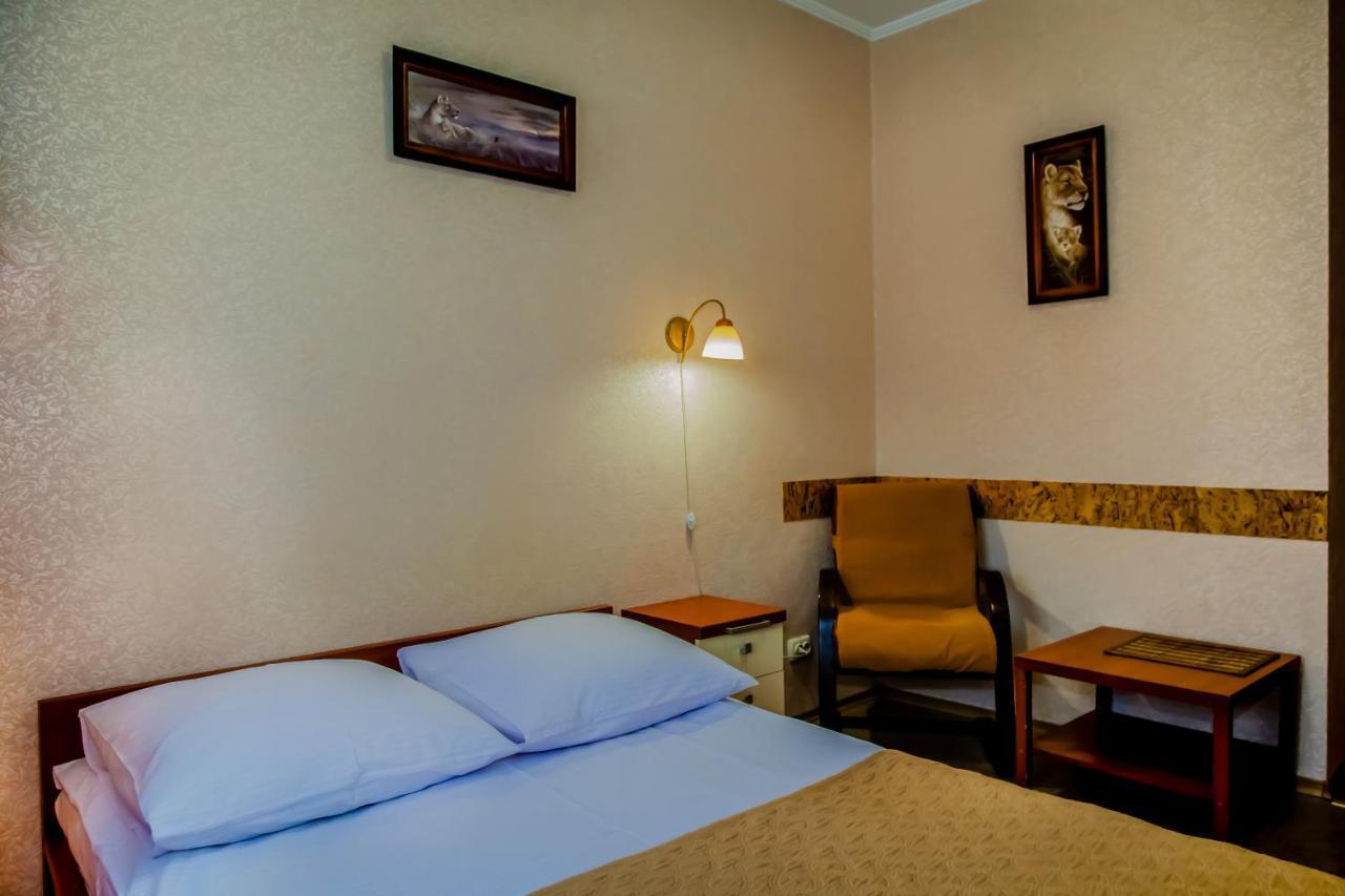 SN Hotel Starokostyantyniv Buitenkant foto