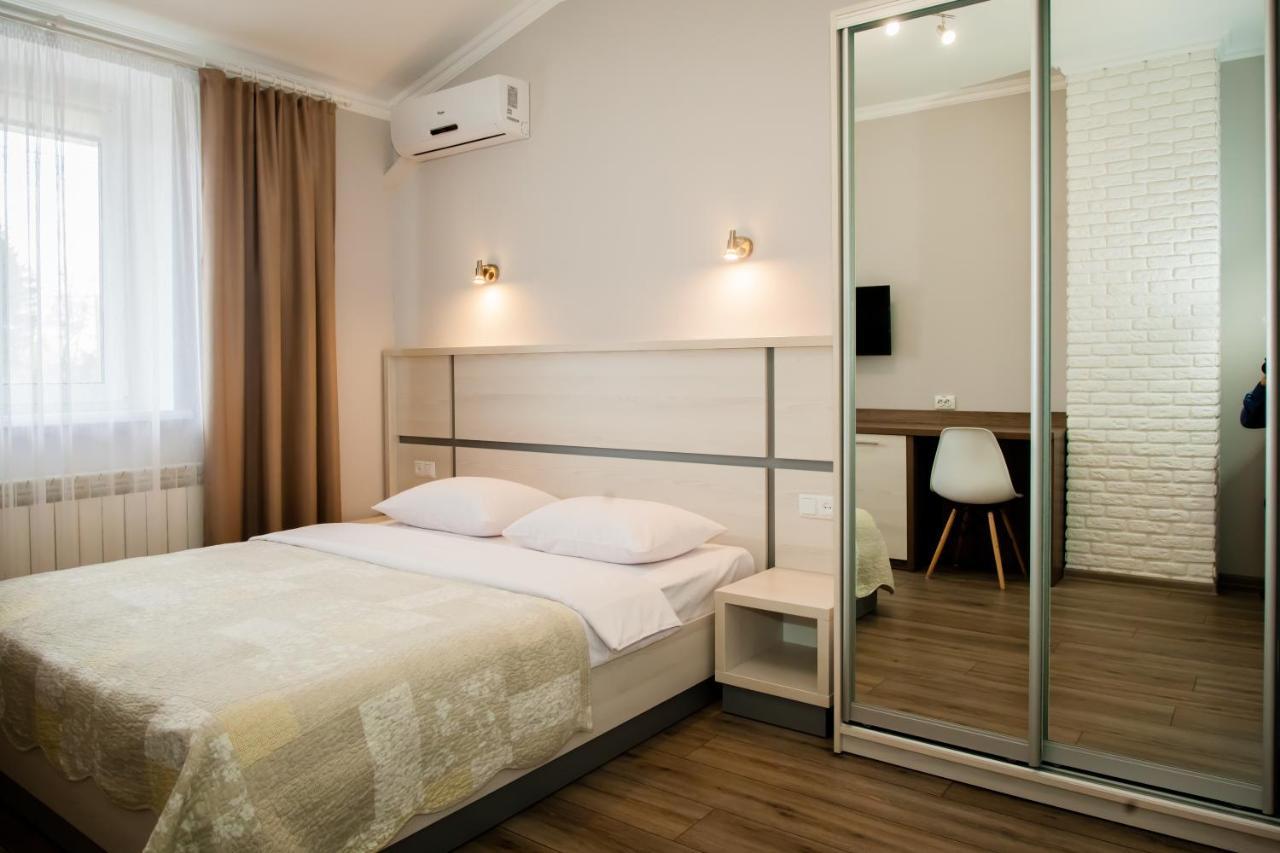 SN Hotel Starokostyantyniv Buitenkant foto