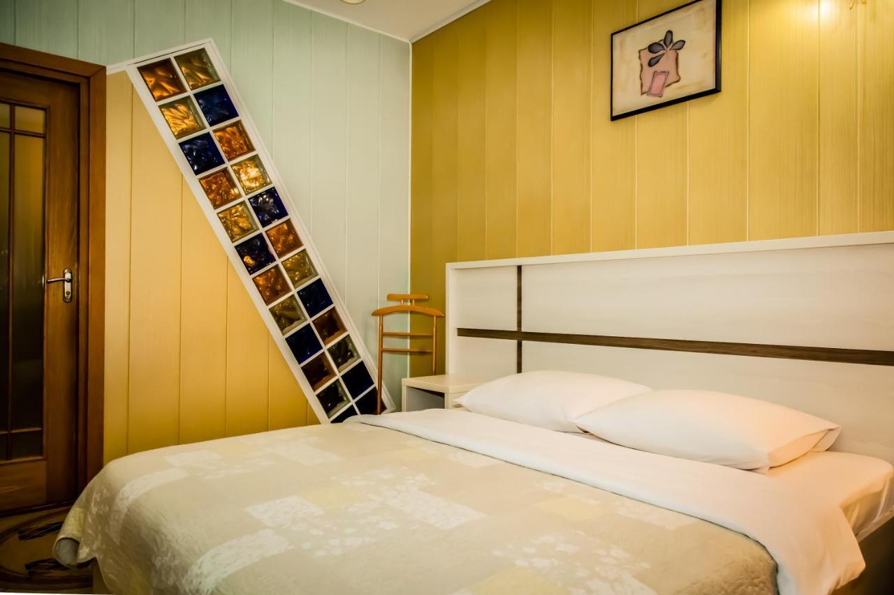 SN Hotel Starokostyantyniv Buitenkant foto